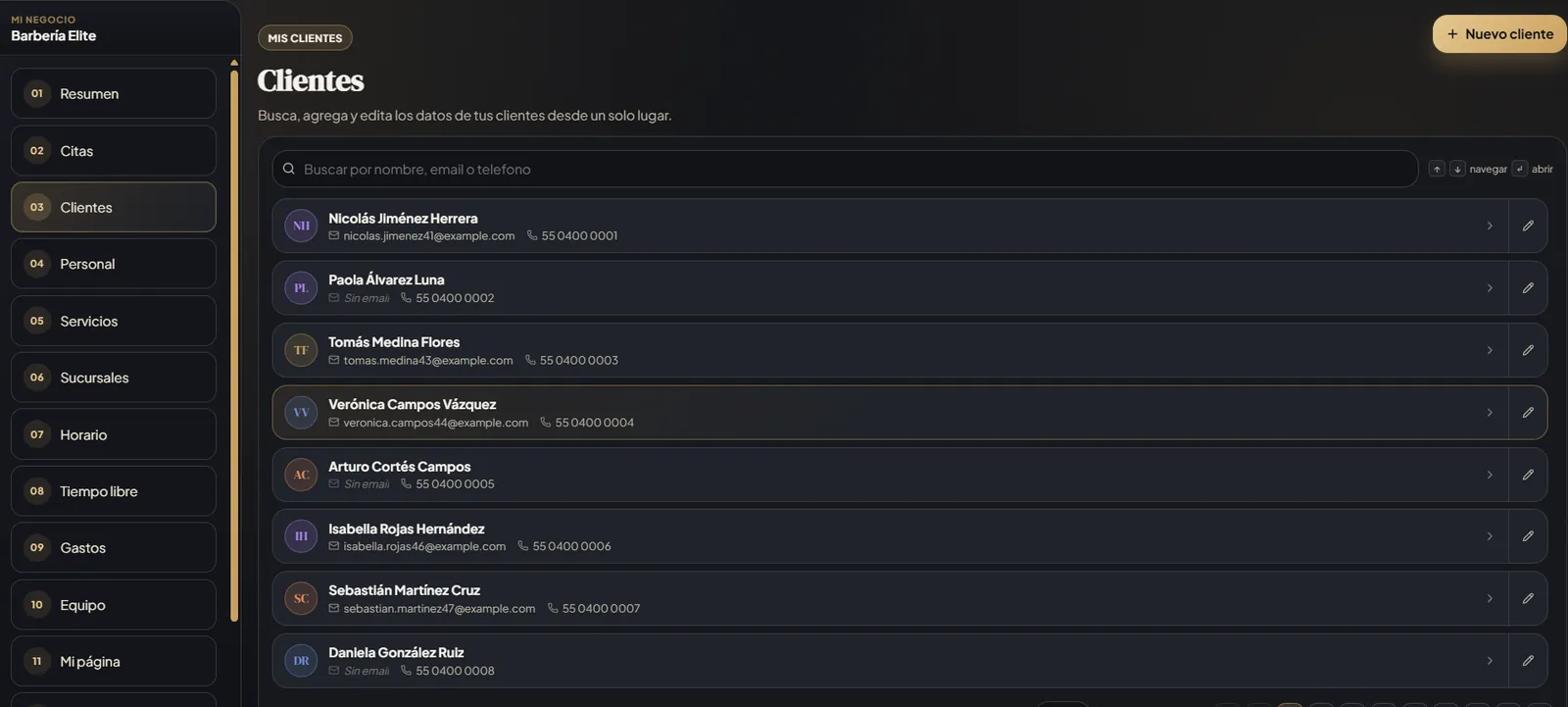 Módulo de clientes de Goldesk con el listado de cartera, correo y teléfono de cada uno
