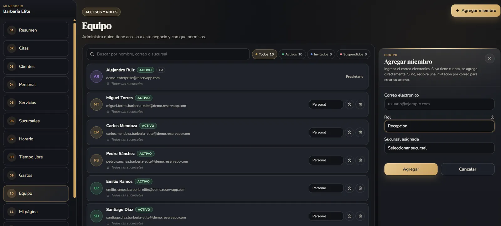 Módulo de equipo de Goldesk con los accesos al negocio, su rol y el panel para invitar a alguien